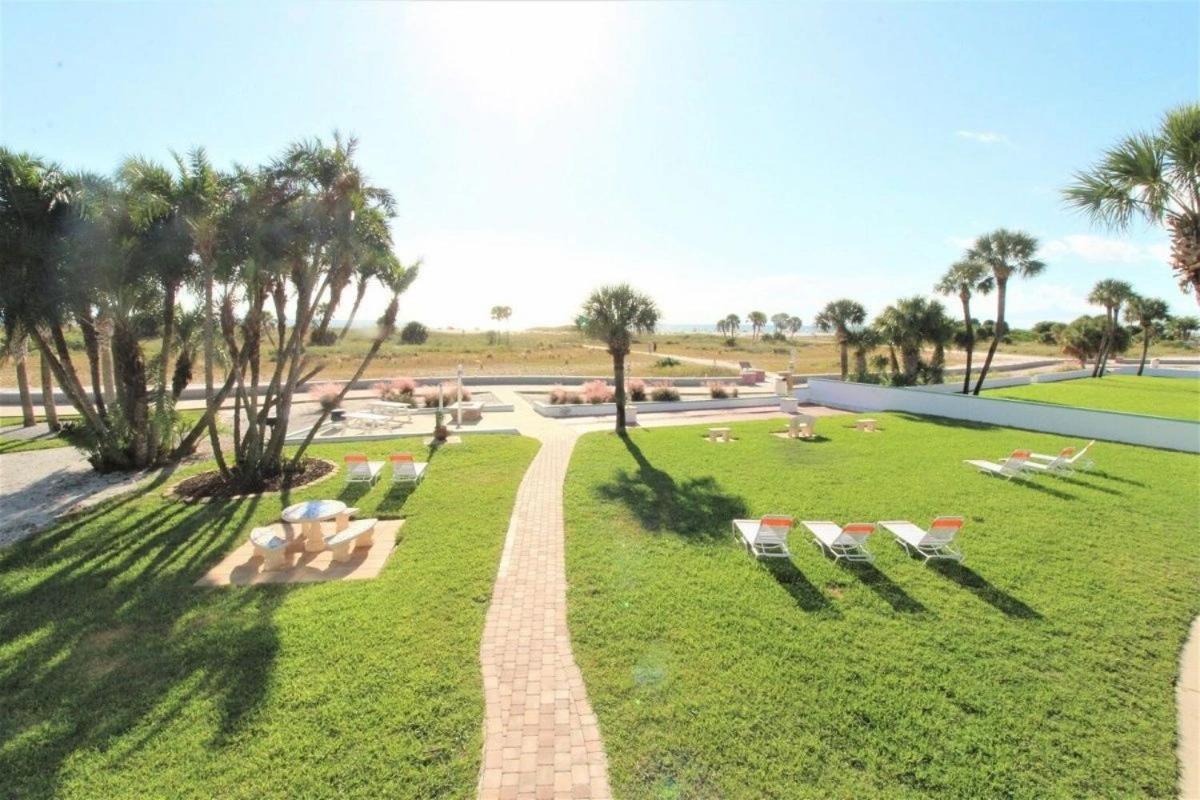 Tropic Terrace #16 - Beachfront Rental Apts St. Pete Beach Eksteriør billede