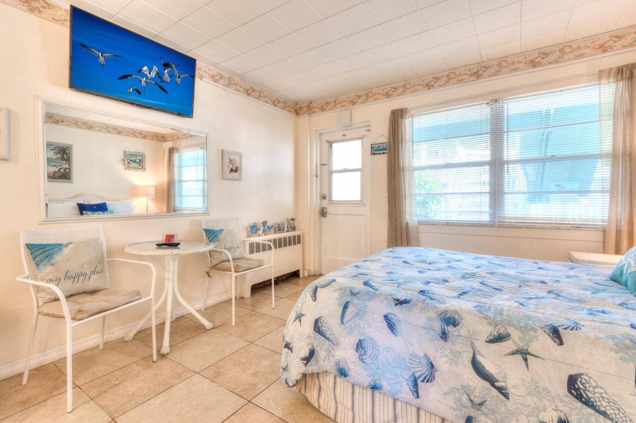 Tropic Terrace #16 - Beachfront Rental Apts St. Pete Beach Eksteriør billede