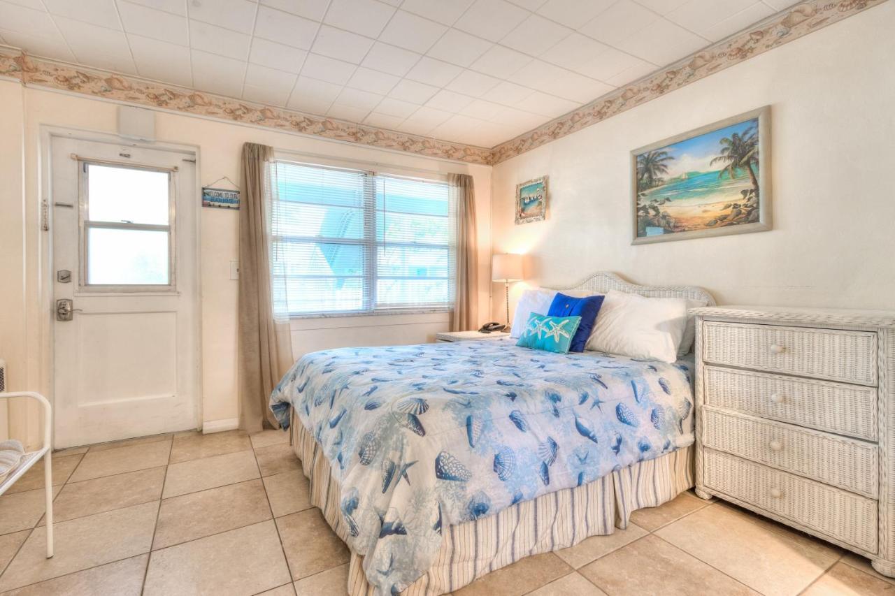 Tropic Terrace #16 - Beachfront Rental Apts St. Pete Beach Eksteriør billede
